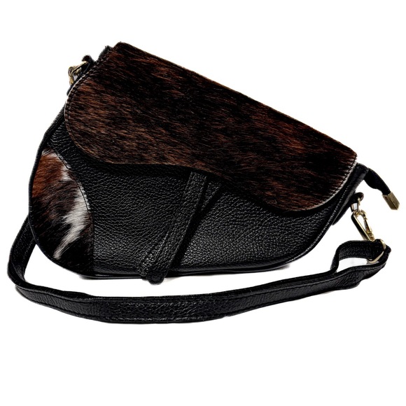 NEW - Ultra Chic Genuine Cowhide Leather Saddle Bag Crossbody Purse Black Brown - Picture 3 of 4